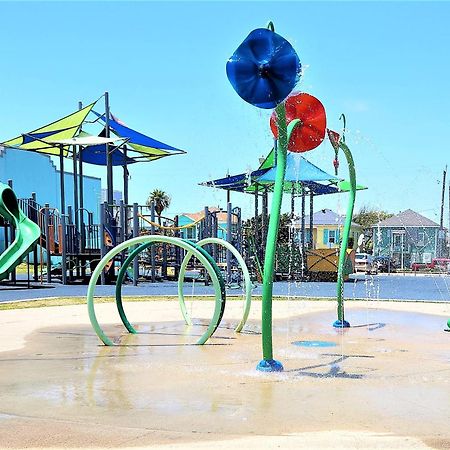 Casaazul-2605A-Couples Retreat By Beach & Pleasure Pier 1 Block Away- 2Bed 2Bath- 7 Minutes To Cruise Terminal กาลเวสตัน ภายนอก รูปภาพ