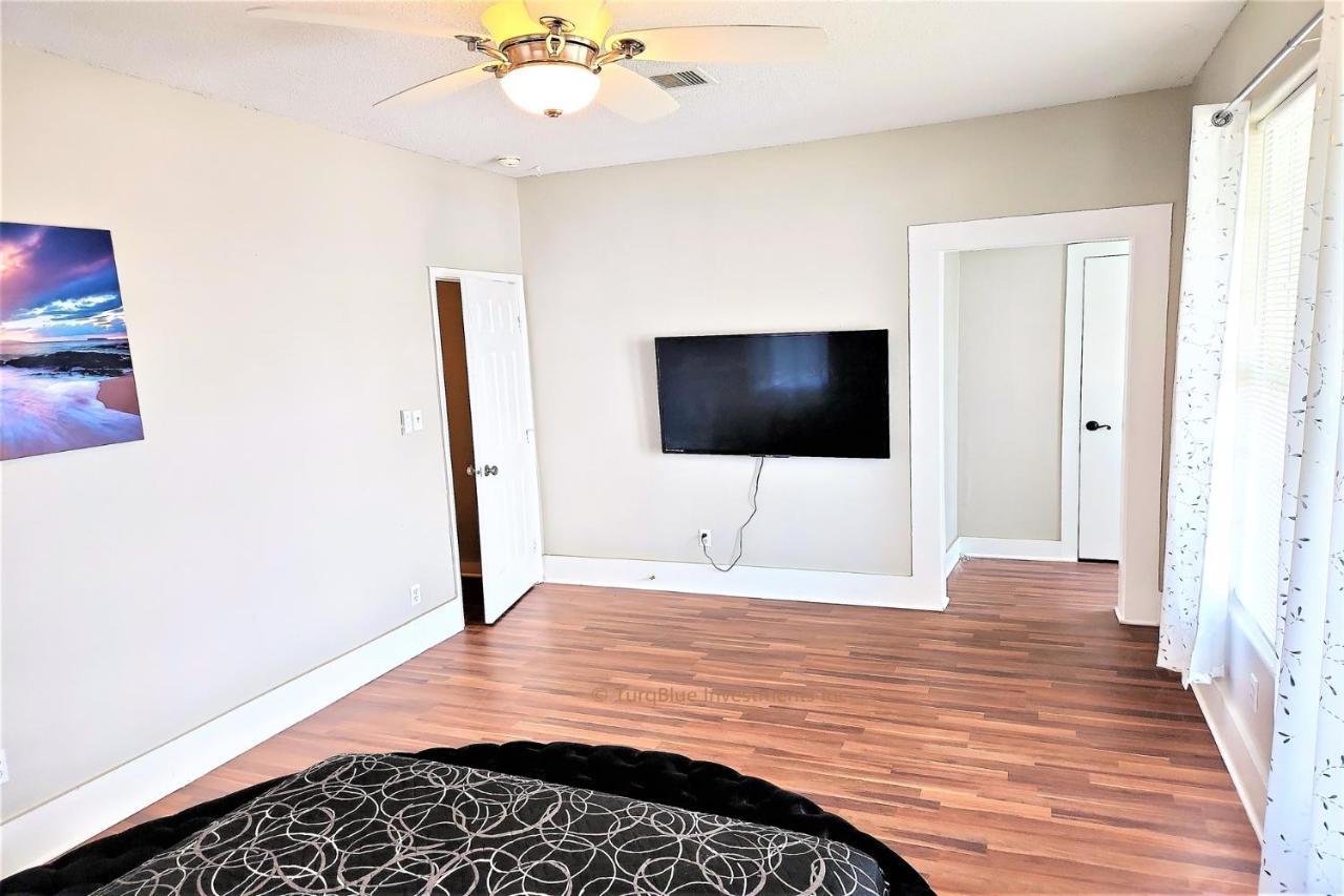 Casaazul-2605A-Couples Retreat By Beach & Pleasure Pier 1 Block Away- 2Bed 2Bath- 7 Minutes To Cruise Terminal กาลเวสตัน ภายนอก รูปภาพ