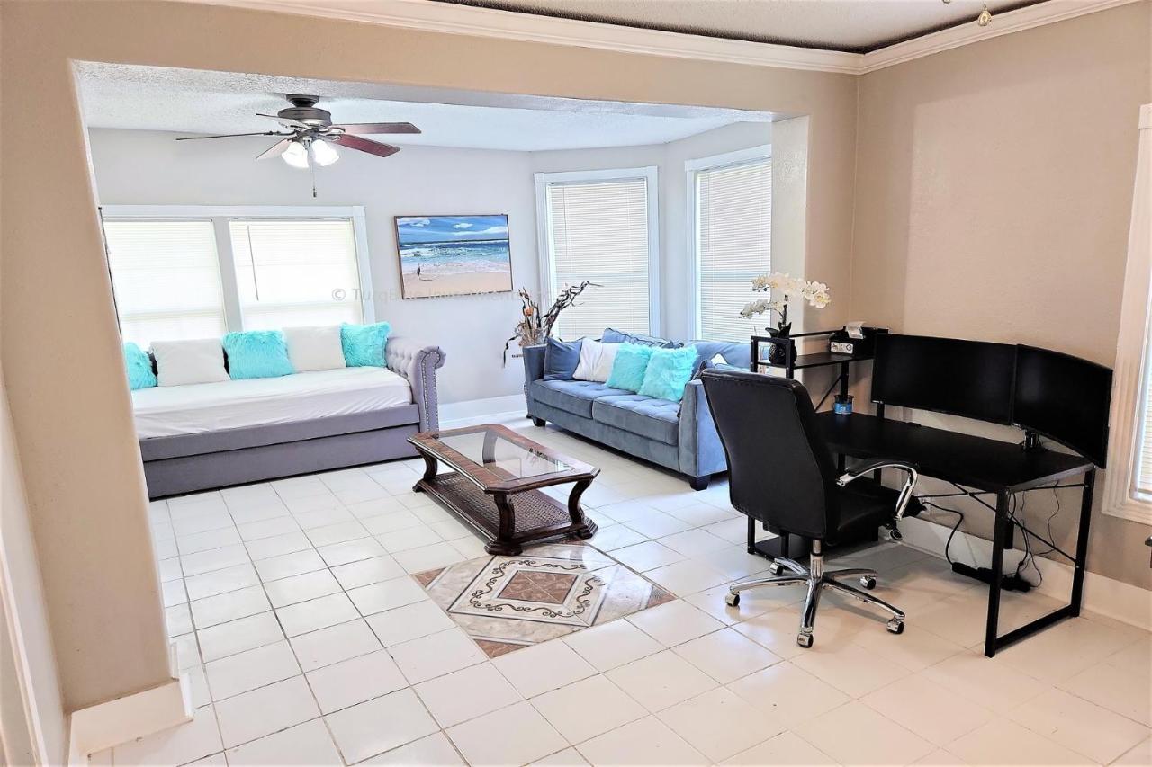 Casaazul-2605A-Couples Retreat By Beach & Pleasure Pier 1 Block Away- 2Bed 2Bath- 7 Minutes To Cruise Terminal กาลเวสตัน ภายนอก รูปภาพ