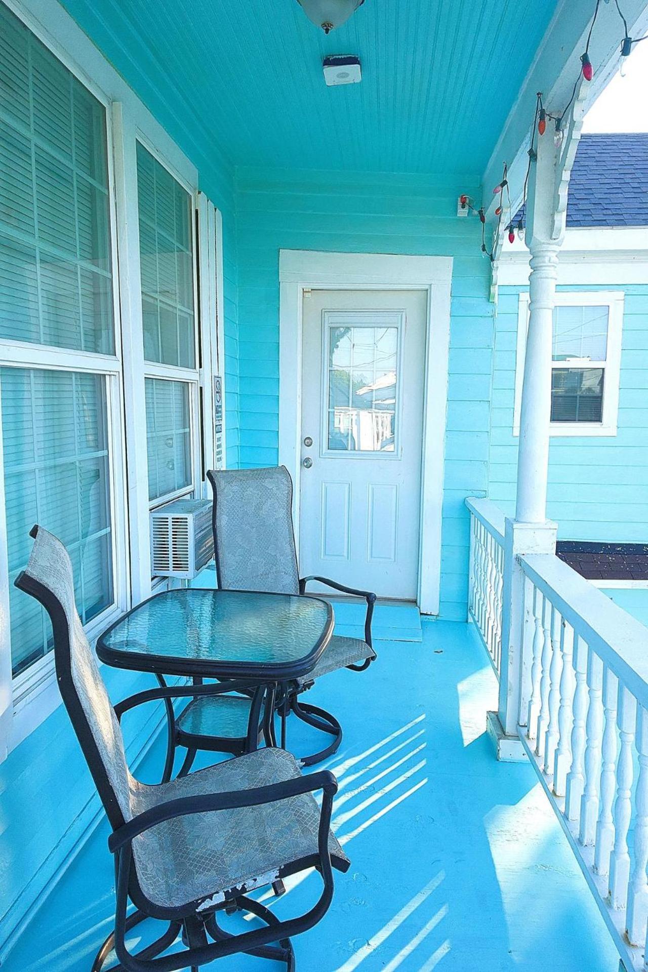 Casaazul-2605A-Couples Retreat By Beach & Pleasure Pier 1 Block Away- 2Bed 2Bath- 7 Minutes To Cruise Terminal กาลเวสตัน ภายนอก รูปภาพ